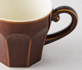 半磁器素材のマグカップの画像