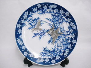 高級陶器の有田焼の皿の画像