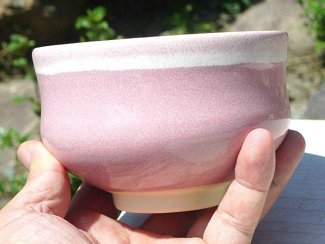 ピンク抹茶碗を拡大した画像