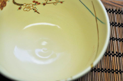 ツルツルすぎない陶器の抹茶碗の素材の画像
