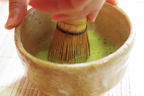 茶筅を振りやすい形の抹茶碗の画像
